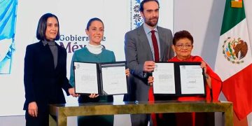 Claudia Sheinbaum firma decreto para que Pemex y CFE sean empresas públicas