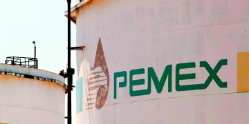 Pemex, la petrolera más ineficiente: Extrae menos barriles que Aramco pese a tener misma fuerza laboral