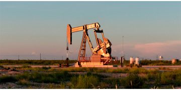 El planeta se encamina de la “era del petróleo” a la “era de la electricidad”