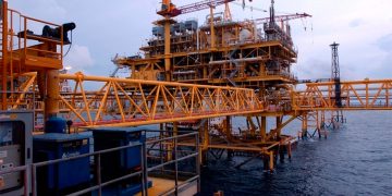 Proveedores de Pemex paran operaciones por falta de pago
