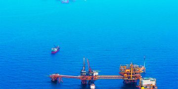 Repunta venta de crudo ante bache en refinación