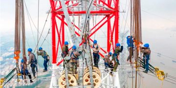 Internacional: «El tren bala de la electricidad»: los enormes cables de ultra alto voltaje con los que China acelera el uso de energías limpias