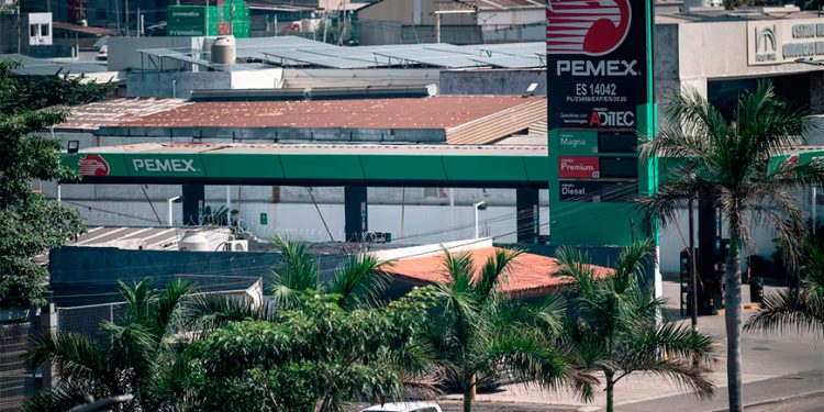 Senado solicita a Pemex un calendario de pagos para saldar deuda con proveedores
