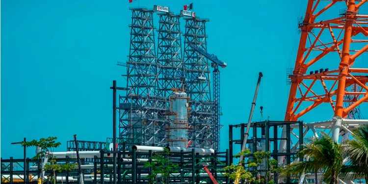 Refinería de Dos Bocas fracasa y en el panorama aparecen las amenazas de Donald Trump sobre el petróleo