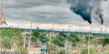 Refinería de Pemex la posible causante del fuerte olor a gas en Nuevo León