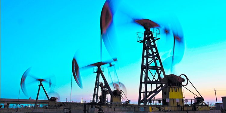 Petróleo se encamina a su tercer alza semanal consecutiva por preocupaciones sobre la oferta