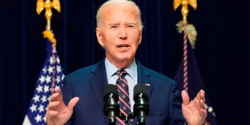 Biden prohíbe nuevas explotaciones de petróleo y gas en una inmensa área marítima de EU