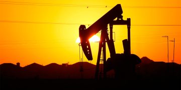 Internacional: Petróleo abre la semana estable en vísperas de negociaciones de paz entre Rusia y Ucrania