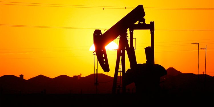 Internacional: Petróleo abre la semana estable en vísperas de negociaciones de paz entre Rusia y Ucrania