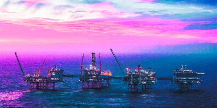 Petróleo abre con alzas de 1.3% por temor por la oferta; aranceles de Trump frenan las ganancias