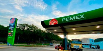 PEMEX presenta plan de 6 ejes; buscan fijar a 26 pesos el precio máximo de la gasolina