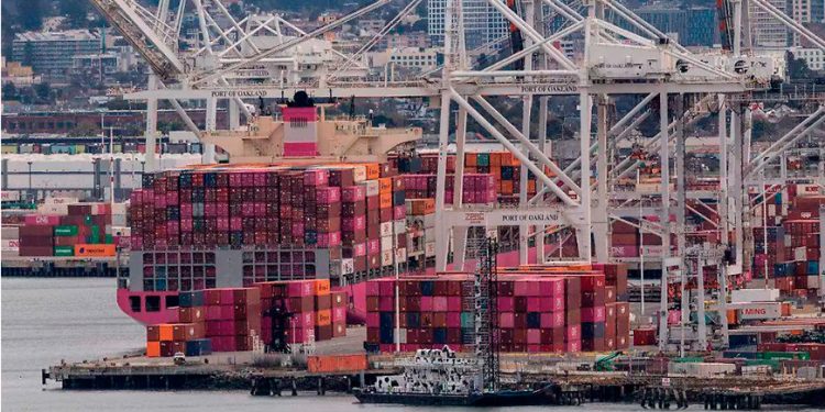 Internacional: China responde a Trump con aranceles a hidrocarburos y vehículos