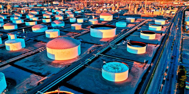 Internacional: Petróleo sube luego de que ataque de drones afectara los flujos desde Kazajstán