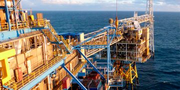 Internacional: Petróleo sube por preocupación sobre la oferta; mercado busca claridad sobre pláticas de paz