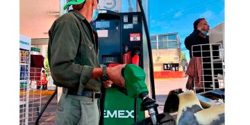 Gobierno y gasolineros pactan que Magna no supere los $24 el litro