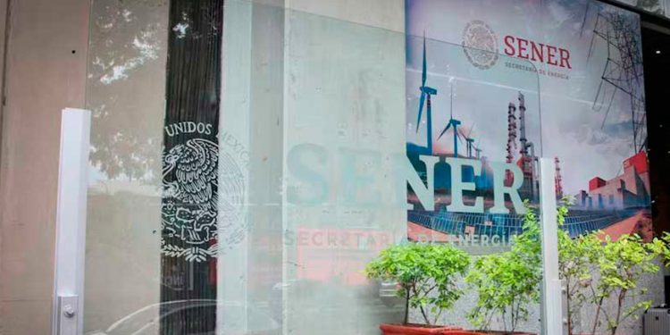 Extrabajadores de CNH denuncian recorte de 60% de sus salarios al pasar a SENER: ‘Está siendo un infierno’