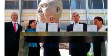 Festejan 87 años de expropiación petrolera con el fin de la reforma neoliberal