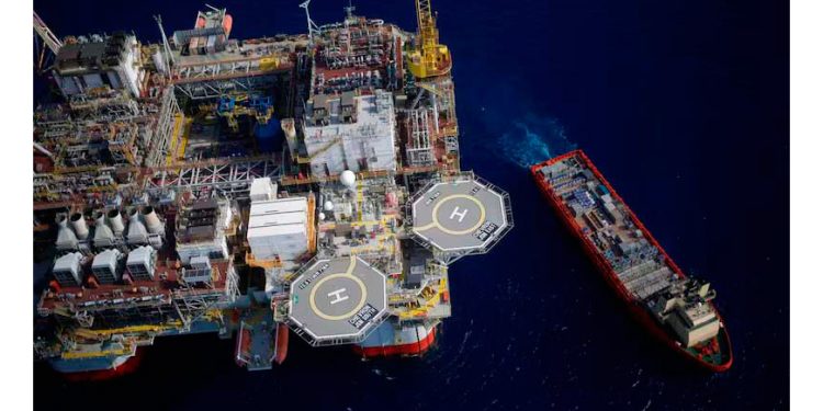 Nuevo modelo de inversión con Pemex provoca desinterés a petroleras privadas