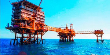 Petróleo cae 1.8% por menor panorama para la demanda por la guerra comercial