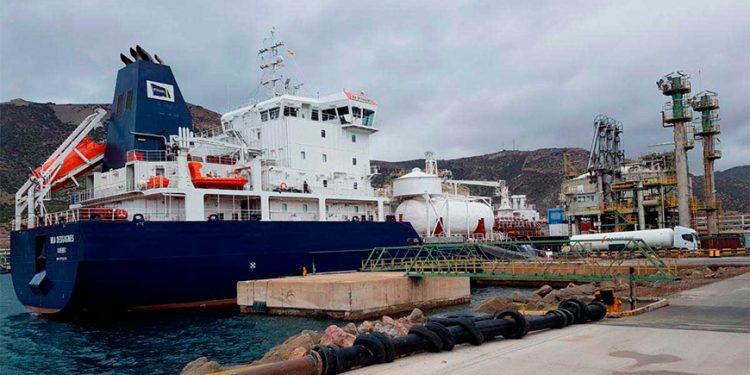 Cartagena busca consolidarse como puerto escala de suministro de gas natural