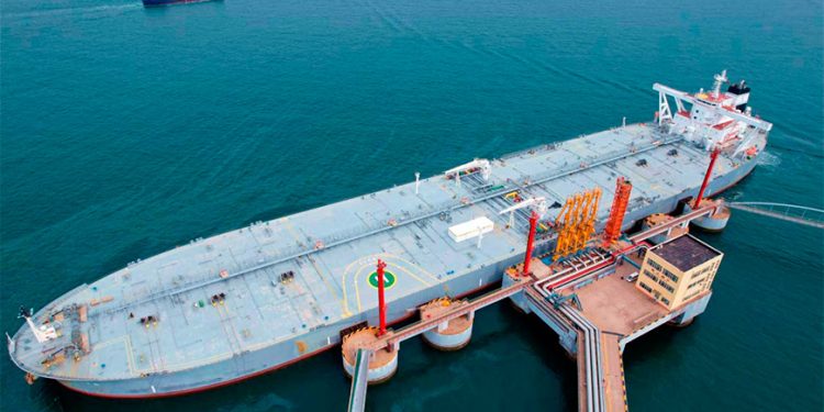 El petróleo se desploma 8% por contraataque de China a los aranceles de Trump