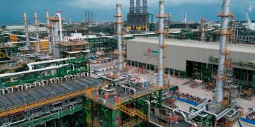 Refinería de Dos Bocas opera conforme al plan, asegura Sener