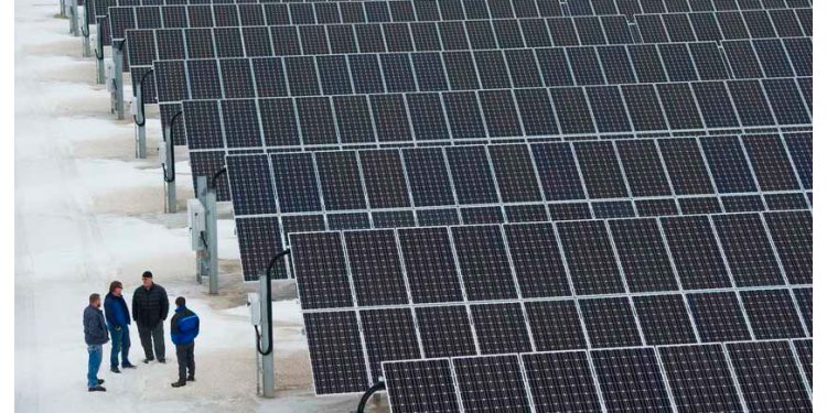 La gran paradoja de la energía solar: cuanto más barata es, más colapsa la red eléctrica en todo el mundo