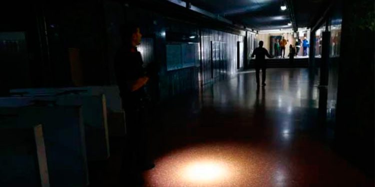 Tras histórico apagón, España y Portugal recuperan electricidad; inician investigaciones