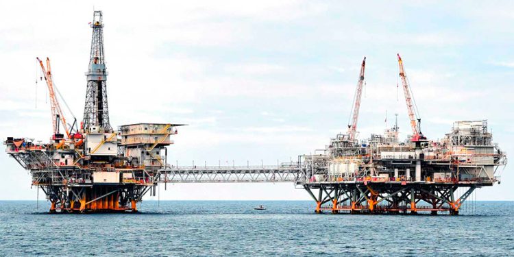 Petróleo repunta más de 1% pero persiste preocupación por los aranceles