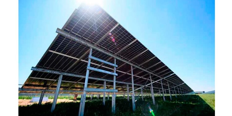 Texas exige que las plantas solares generen energía… durante la noche