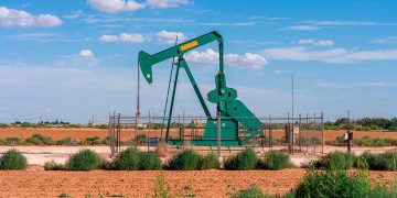 Petróleo sube mientras el mercado evalúa la pausa arancelaria entre EU y China