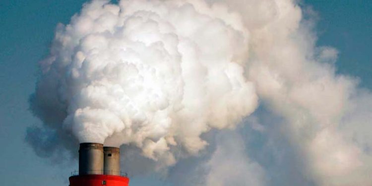 Emisiones de CO2 en China bajaron en el primer trimestre ante el auge de energías renovables