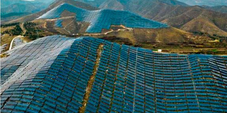 China instala 100 paneles solares por segundo y su capacidad fotovoltaica total supera ya el teravatio