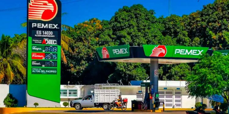 SAT embarga cuentas de proveedores en crisis por impagos de Pemex