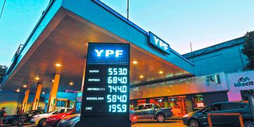 YPF y ENI sellan acuerdo para exportar GNL argentino a Italia