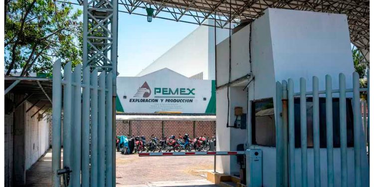 Pemex sufre doble ‘descalabro’ en mayo: Producción petrolera cae 9% y ventas al exterior se hunden 43%