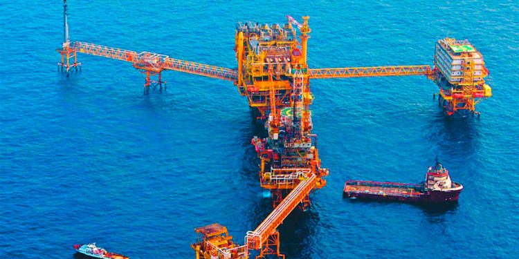 Cae producción de gas natural de Pemex y se aleja de meta del gobierno