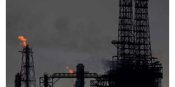 Tras años de caída libre, el empleo en refinación de petróleo va al alza