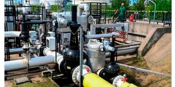 Hay escasez de gasolina en regiones rusas tras ataques ucranios a refinerías