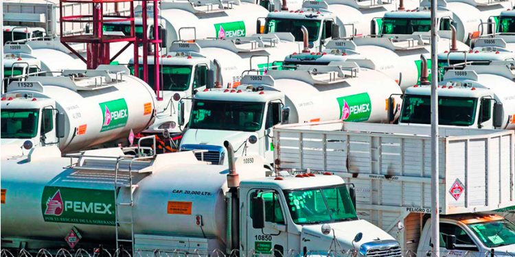 Pemex explica escasez de gasolinas por ajustes en mantenimientos