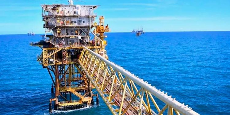 Eliminar pérdidas estructurales y cumplir a proveedores, claves para Pemex: Coparmex