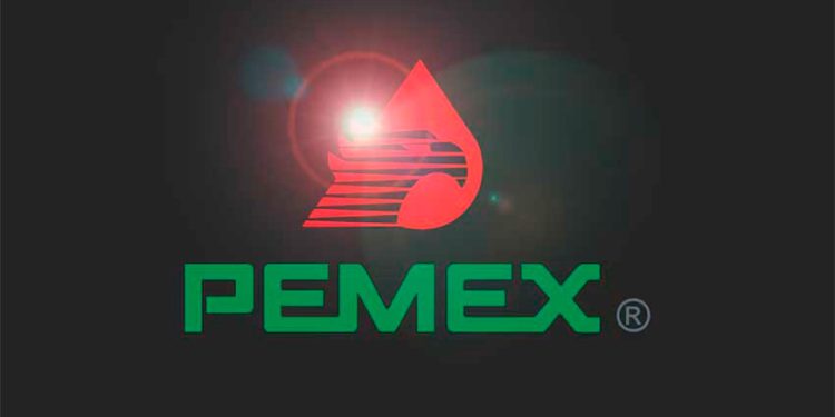 Presúmelo, Pemex: Fitch prevé ponerla a un escalón del grado de inversión por recompra de bonos