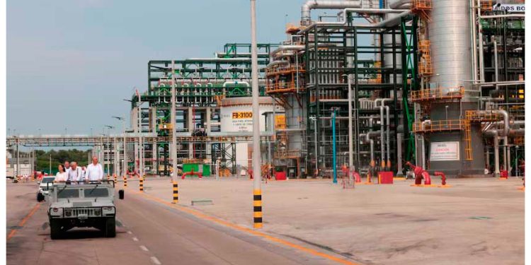 Metas sexenales de producción de Pemex: ¿Cuántos billones necesitará invertir para cumplirlas?