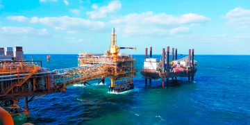 Petróleo abre con caídas; plan de la OPEP+ se suma a expectativas de excedente de oferta