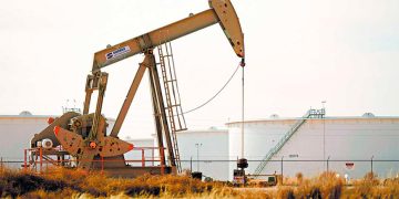Petróleo se encamina a su mayor alza semanal en tres meses por recorte ruso de envíos