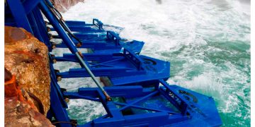 Los “pianos flotantes” que generan electricidad con olas: así es el proyecto que busca electrificar Los Ángeles desde el mar