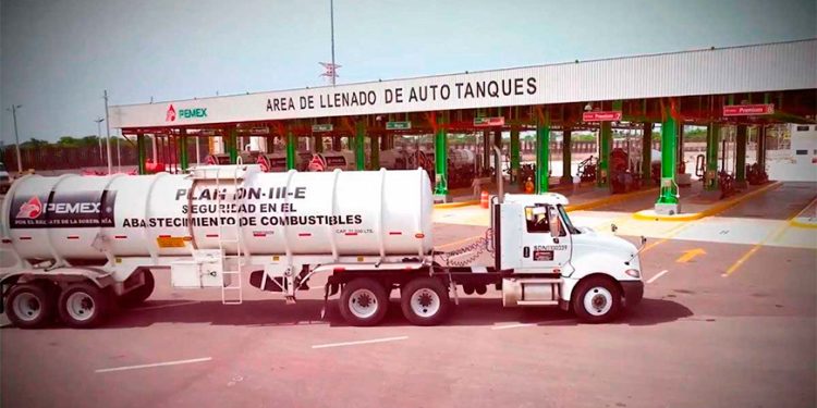 Pemex garantiza pagar adeudos de 2024 y 2025 a proveedores