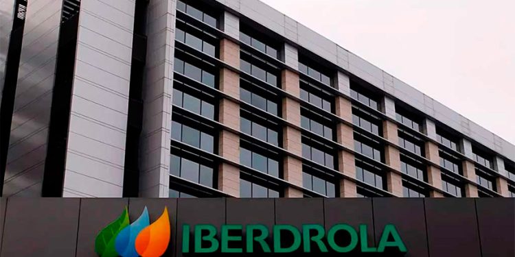 Trump planea bloquear dos parques eólicos de Iberdrola en la costa de Estados Unidos