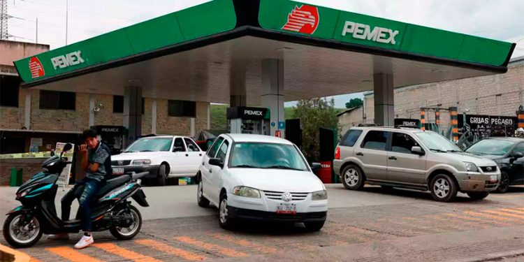 La producción de Pemex supera el millón de barriles, un récord opacado por un gran riesgo