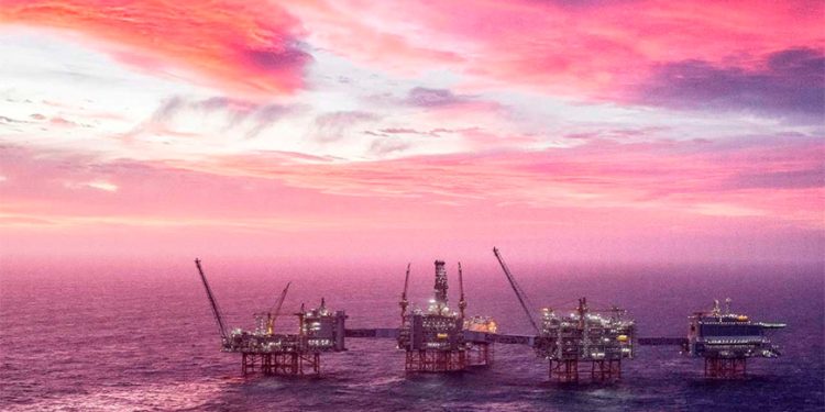 Precios del petróleo abren estables pero se encaminan a una pérdida semanal de 8%